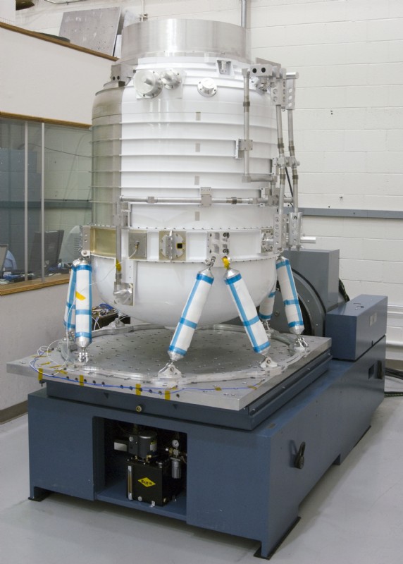 High performance UD shakers with large slip plates make it possible to test oversize aerospace equipment